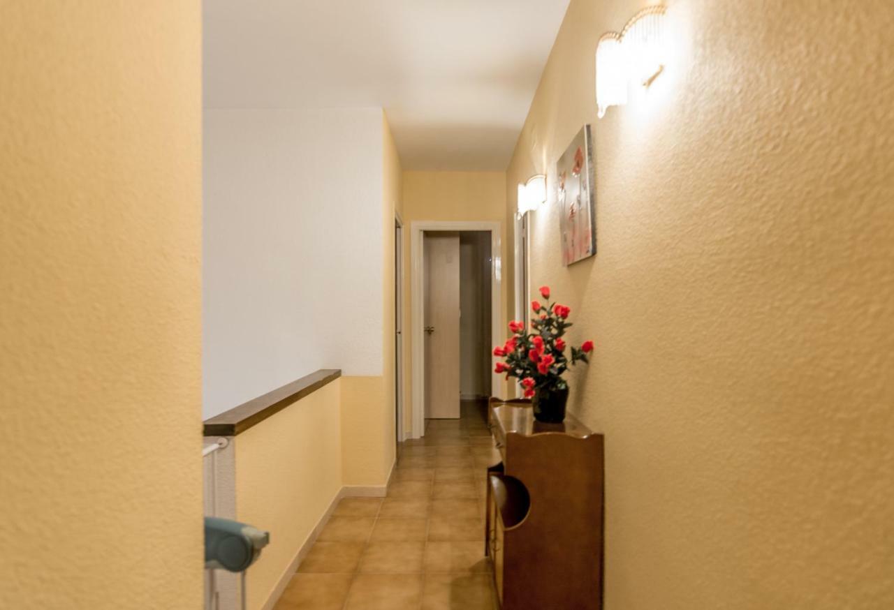 HomeHolidaysRentals Moonlight Santa Susanna Buitenkant foto