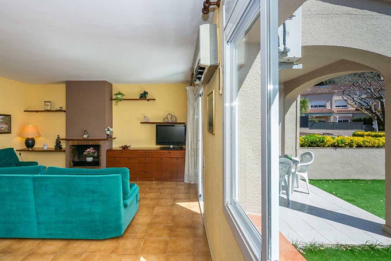 HomeHolidaysRentals Moonlight Santa Susanna Buitenkant foto