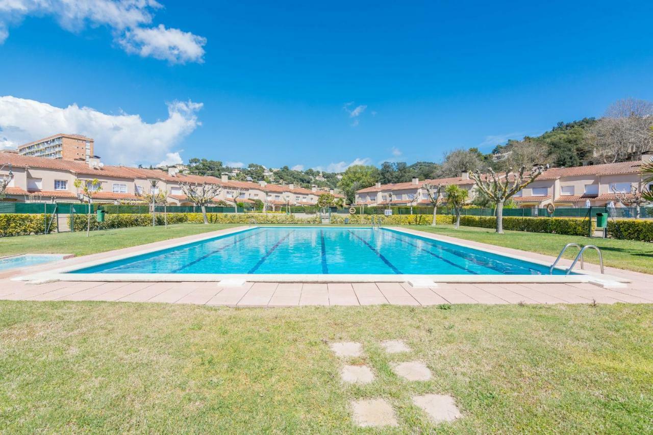 HomeHolidaysRentals Moonlight Santa Susanna Buitenkant foto