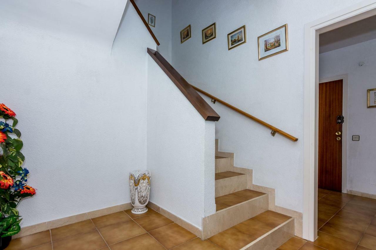 HomeHolidaysRentals Moonlight Santa Susanna Buitenkant foto
